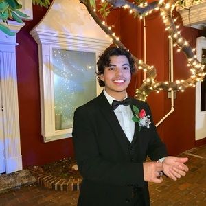 Meet your Posher, Estefan